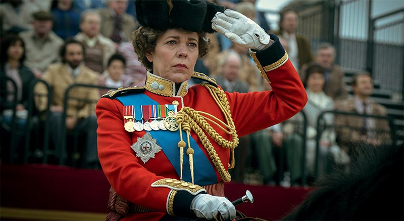 Оливия Колман в роли Елизаветы Второй на параде